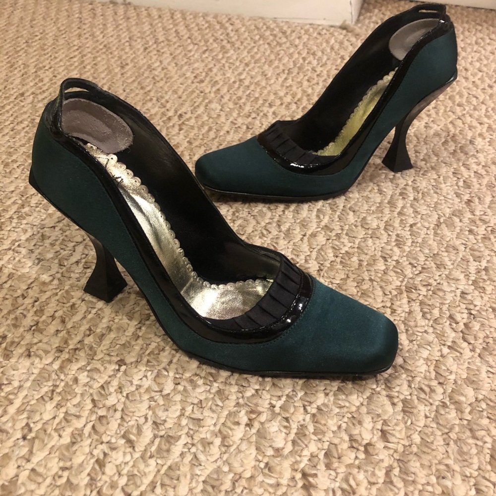 JOHN FLUEVOG MEMORIES - PUMPS GREEN SATIN Size 6
